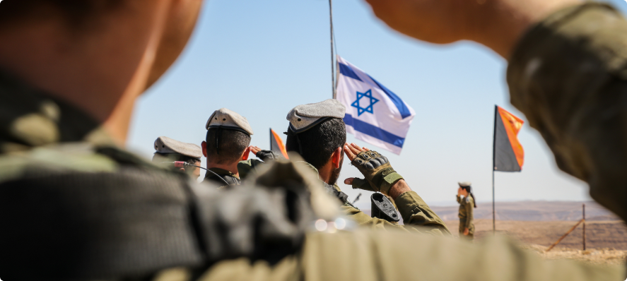 חיילים עם דגל ישראל